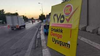 Barzaninin partisi seçim kampanyasında  ilk kez Türkçe afiş kullandı