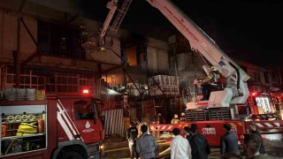 Başakşehirde malzeme deposunda çıkan yangın korkuttu