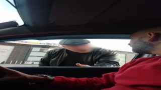 Başakşehirde taksi sürücüsün yolcu kavgası kamerada