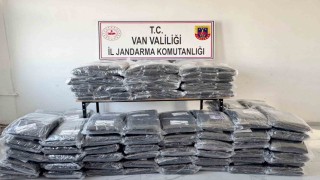 Başkalede gümrük kaçağı malzemeler ele geçirildi