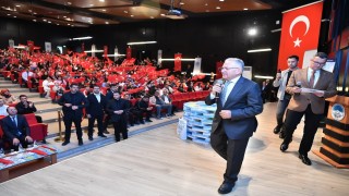 Başkan Büyükkılıç, Bakan Göktaş ile birlikte öğrencilere bin 782 kaynak kitap seti dağıttı