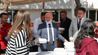 Başkan Çolakbayrakdar: Gençlerimizin gücüyle geleceğin Türkiyesini inşa ediyoruz