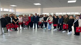 Başkan Ercandan sabah sporuna katılan kadınlara sürpriz hediye