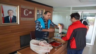 Başkan Hallaçtan öğrencilere moral veren dokunuş