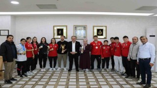 Başkan Koloğlu, Dünya ve Avrupa Şampiyonu haltercileri ağırladı