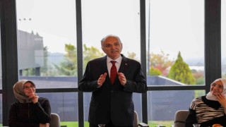 Başkan Özlüden gençlere: Kendiniz olun