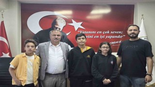 Başkan Pütün, Beyağaçı gururlandıran öğretmeni fahri hemşehri ilan etti