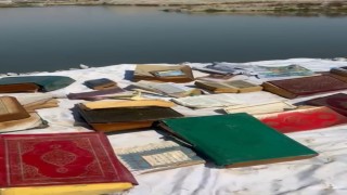 Batman Çayı kenarında çuval içinde çok sayıda dini kitap bulundu