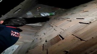 Batmanda havalandırma boşluğuna düşen kedi kurtarıldı