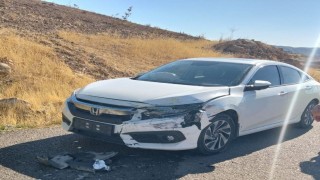 Batmanda pikap ile otomobil kafa kafaya çarpıştı