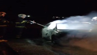 Batmanda seyir halindeki otomobil alev aldı