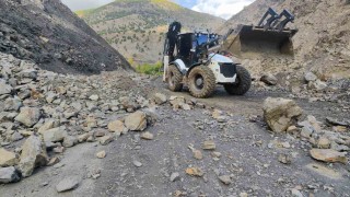 Batmanda yağış sonrası kapanan köy yolları ulaşıma açılıyor