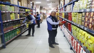 Battalgazi zabıtası, market denetimlerini sıklaştırdı