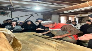 Bayburt GSL öğrencileri tandır atölyesinde çamura şekil verdi