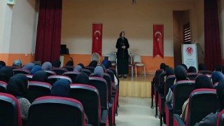 Bayburtta lise öğrencilerine yönelik ‘Peygamberimiz ve Aile Ahlakı konulu konferans düzenlendi