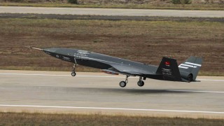 Bayraktar KIZILELMAdan ilk atışta hedefler tam isabet