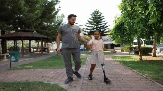 Belediye otobüsü altında kalan Rukiye, protez bacakla ilk adımı attı