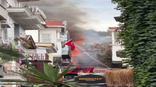 Beşiktaş Arnavutköy Mahallesinde 4 katlı ahşap binada yangın çıktı. Bina alevlere teslim olurken, olay yerine çok sayıda itfaiye ekibi sevk edildi.