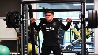 Beşiktaş günün ilk idmanında salonda çalıştı