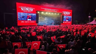 Beşiktaşta Cumhuriyet Bayramı kortej yürüyüşü ve konserle kutlandı
