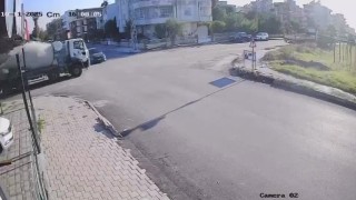 Beton mikseriyle otomobilin çarpıştığı kaza kamerada