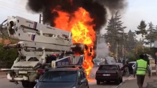 Beton pompası alev alev yandı, 2 otomobil zarar gördü