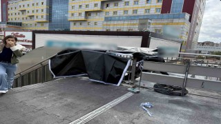 Beylikdüzünde metrobüs köprüsünde yürüyen merdiven yangını