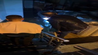 Beyoğlunda sağanak sonrası halı dükkanını su bastı