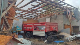 Beypazarında fırtına çatıları uçurdu