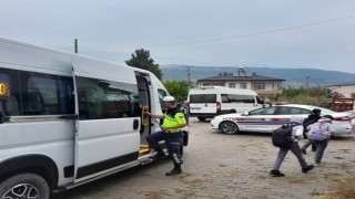Bilecik jandarmasından okul servis araçlarına sıkı denetim