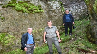 Bin 700 rakımlı zirvede 4 kilometre uzunluğundaki mağara görenleri mest ediyor