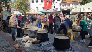 Binlerce kişi dumanı üstünde tarhana çorbasında buluştu