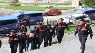 Bir ilçeyi diken üstünde tutan zanlı, adliyeye sevk edildi