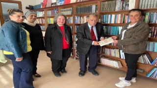 Bir ömrün bilgisi raflarda: Kürkçüoğlundan 800 kitaplık bağış