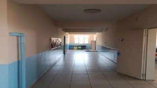 Bitliste okullar yükümlülerin elleriyle onarılıp güzelleştiriliyor