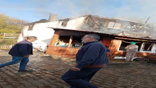 Boluda 2 katlı ev küle döndü