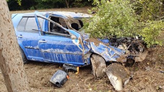 Boluda otomobil tarlaya uçtu, hurdaya döndü: 1 yaralı