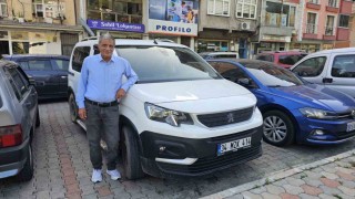 Borçkada sel felaketinde mahsur kalan aracını 20 gün sonra vinç yardımıyla kurtardı