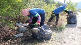 Bozdoğan Belediyesinden yol kenarlarında temizlik çalışması