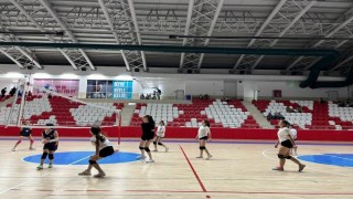 Bozüyükte gençler voleybol sahasında buluştu