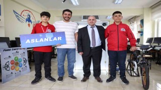 Bu bisiklet hem elektrik üretiyor hem de bakiye kazandırıyor