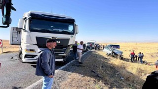 Bulanıkta otomobil ile tır çarpıştı: 1 yaralı