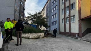 Bunalıma giren genç beşinci kattan atladı
