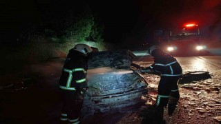 Burdurda seyir halindeyken yanan otomobil kullanılmaz hale geldi