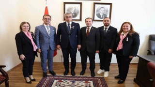 Bursa Kanserle Savaş Derneğinden Sağlık Bakanı Memişoğluna ziyaret