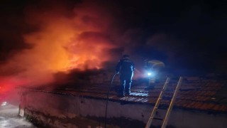 Bursada 4 dükkan alevlere teslim oldu