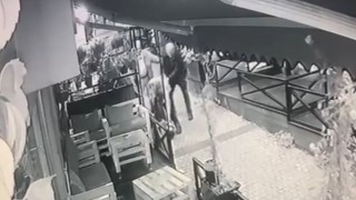 Bursada mekana alınmayan alkollü şahıs dehşet saçtı: 4 yaralı