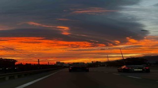Bursada sabah gökyüzünü kaplayan ilginç bulut dikkat çekti