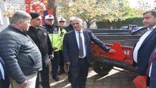 Bursada, Trafikte Görünür Ol projesi çerçevesinde traktör kullanıcılarına ekipman  desteği