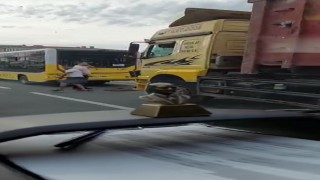 Büyükçekmecede İETT otobüsüne kamyon çarptı: 9 hafif yaralı